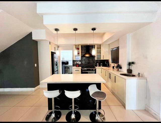 3 BEDROOM HOUSE FOR SALE IN BLUE VALLEY GOLF ESTATE